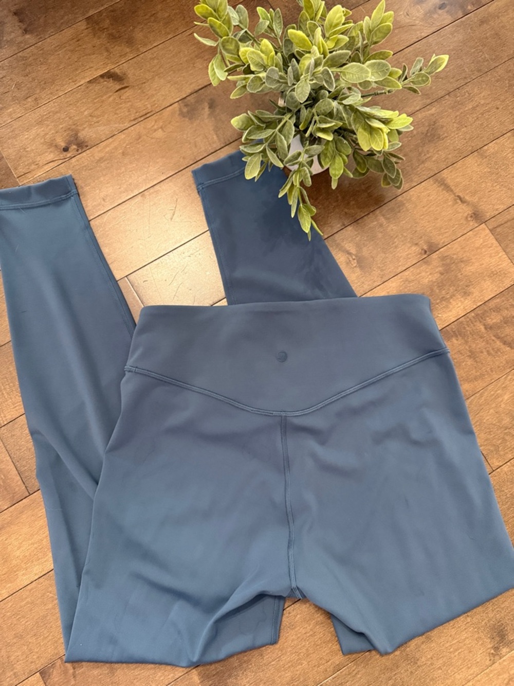 NWOT - Lululemon Wunder Under SmoothCover 28” Iron Blue